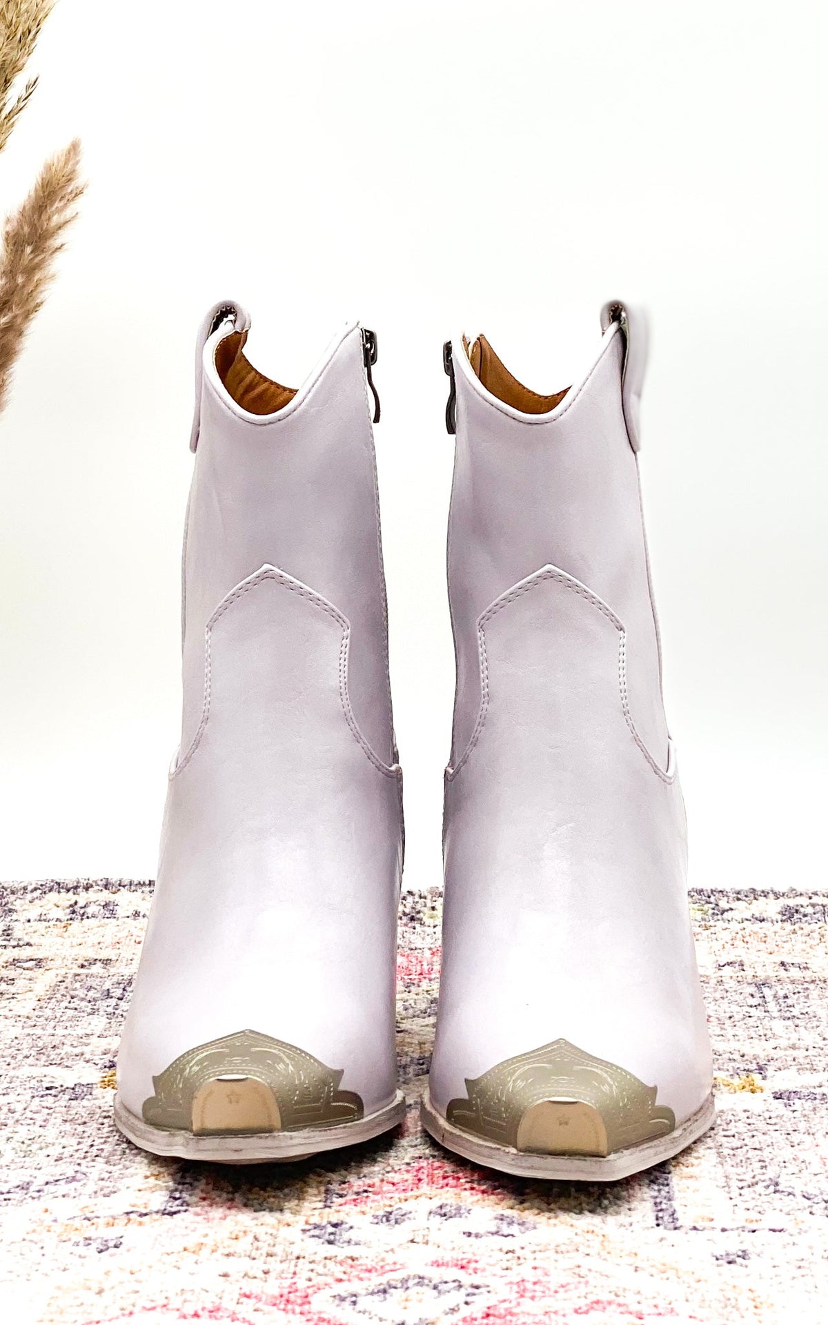 Beast Dakota Ankle Boots in Lilac