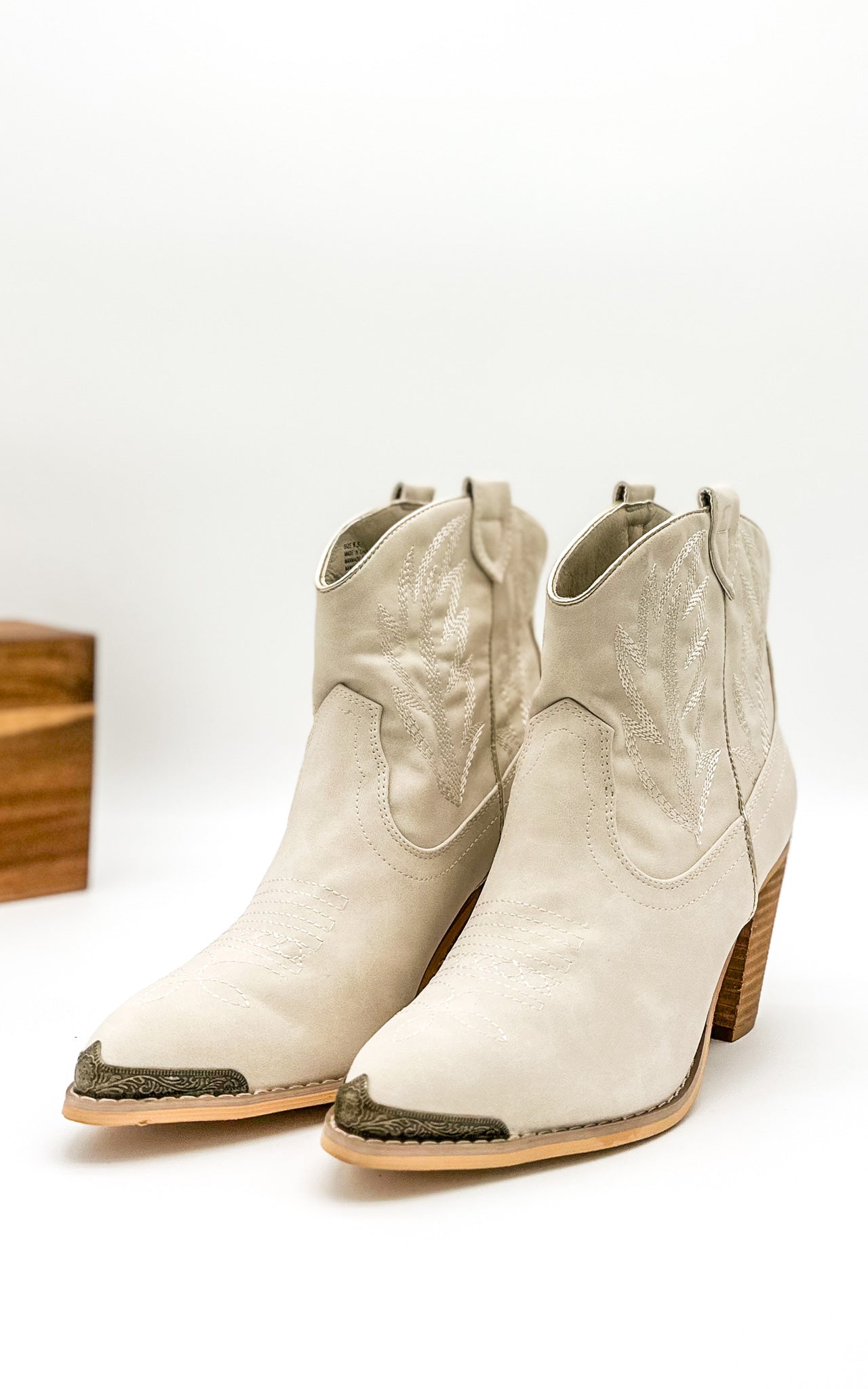Very Volatile Taylor Ankle Boot in Off White