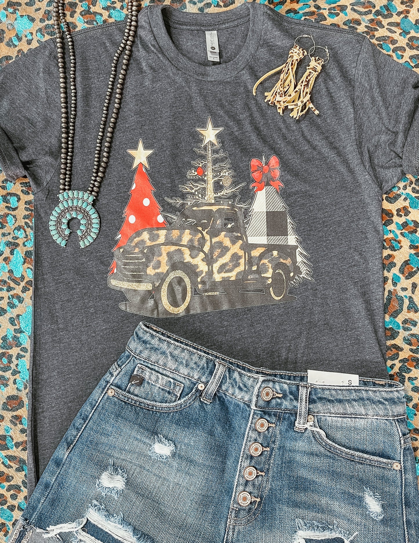 LEOPARD CHRISTMAS TRUCK