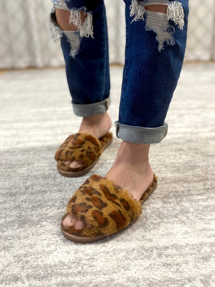 Fuzzy Slipper Sandals in Leopard