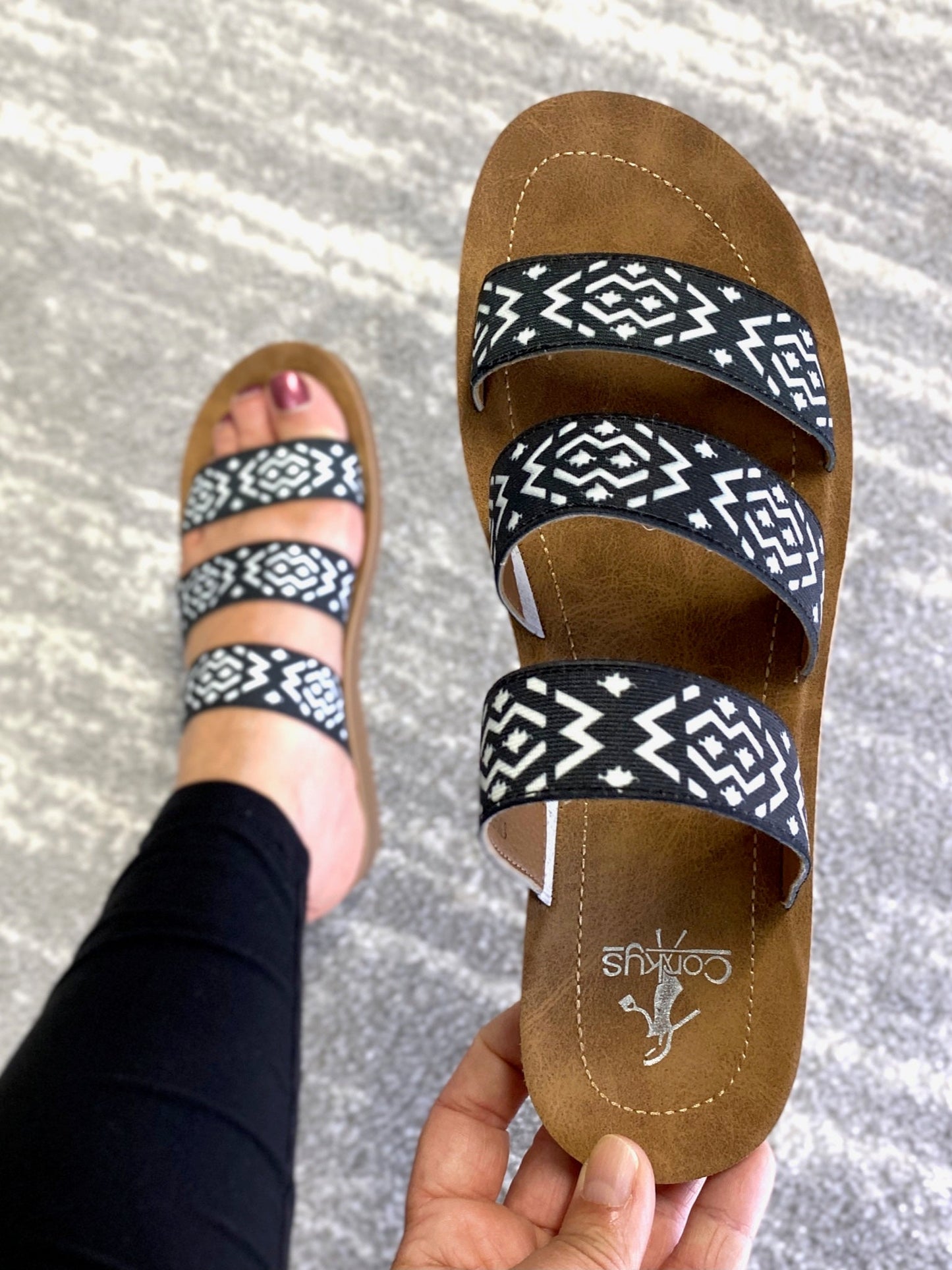 The Dafne in Black & White Aztec
