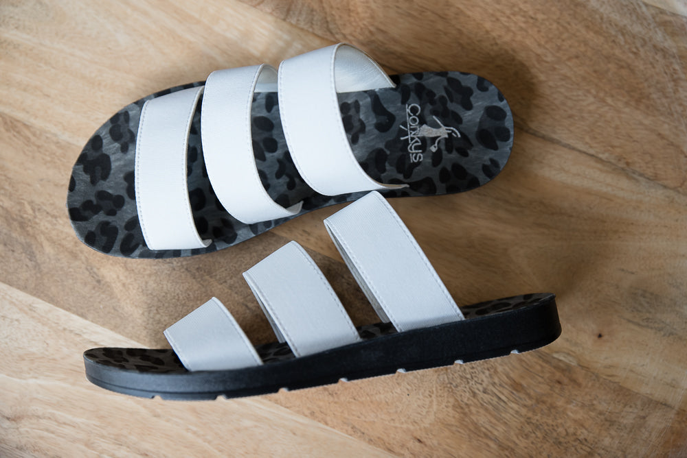 The Dafne in White Leopard