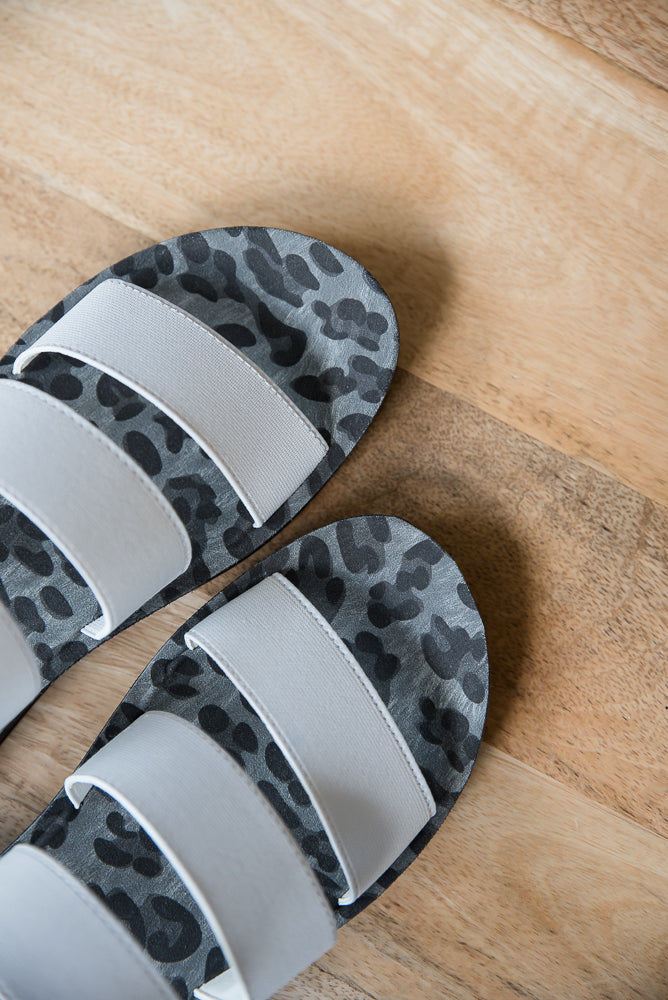 The Dafne in White Leopard
