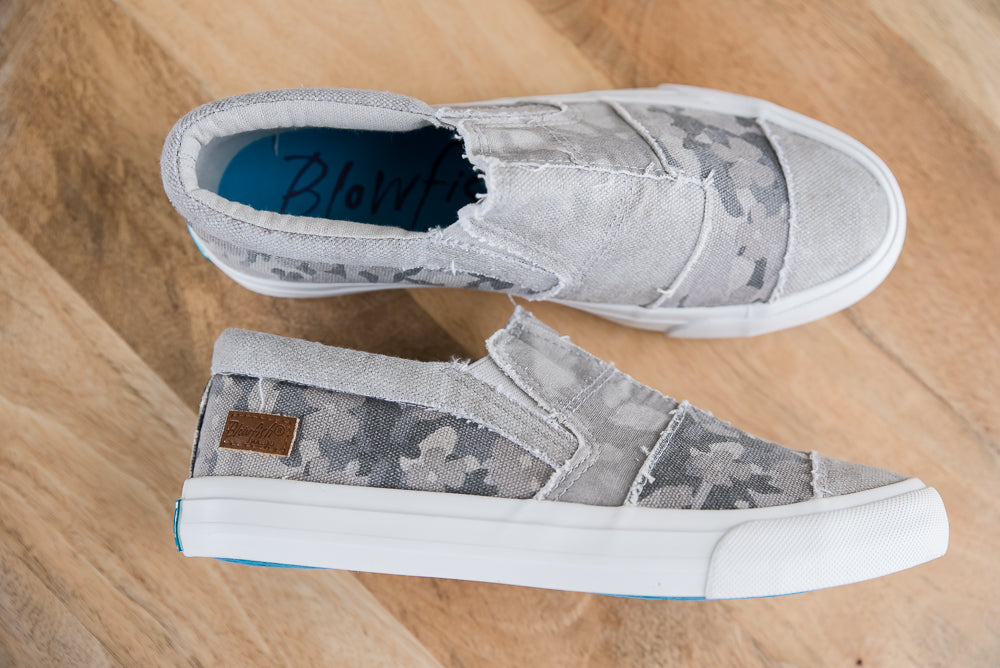 Maddox Sneaker in Love Not War