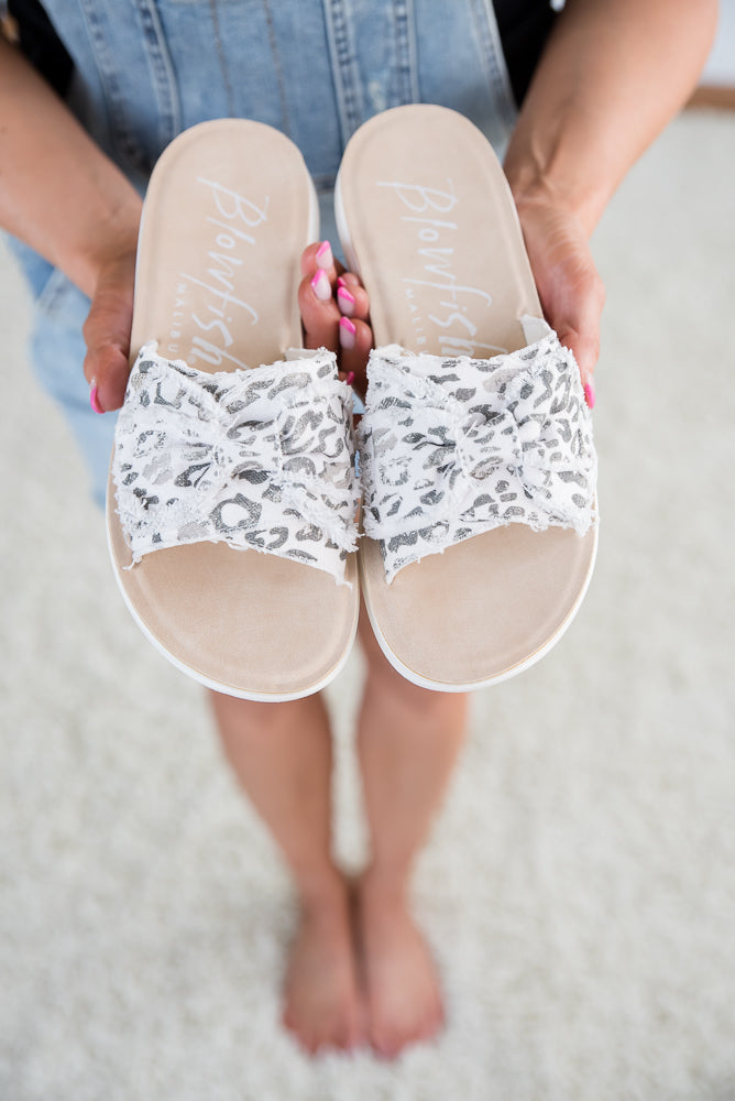 Saturn Sandal in Gray Paper Cat