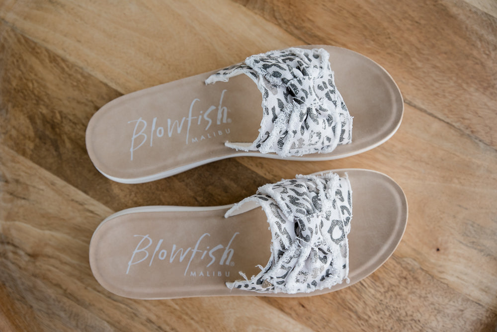 Saturn Sandal in Gray Paper Cat