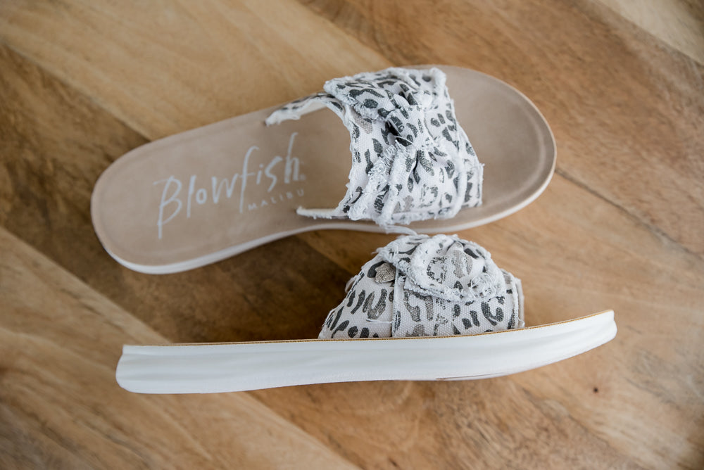 Saturn Sandal in Gray Paper Cat