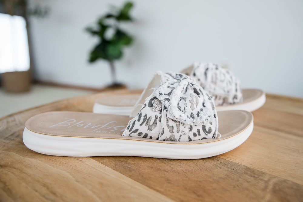 Saturn Sandal in Gray Paper Cat