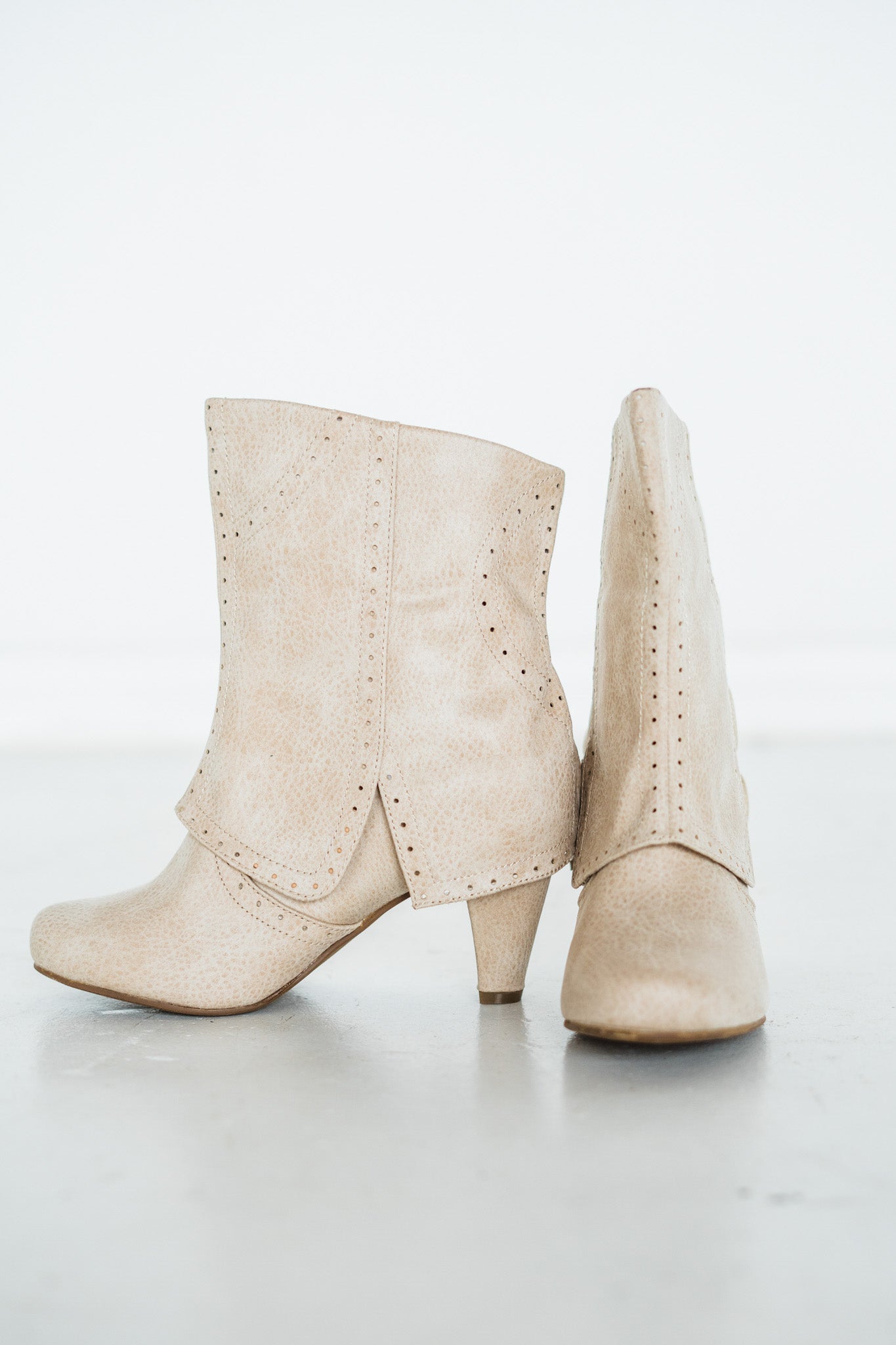 Not Rated Cowgirl Star Booties in Cream