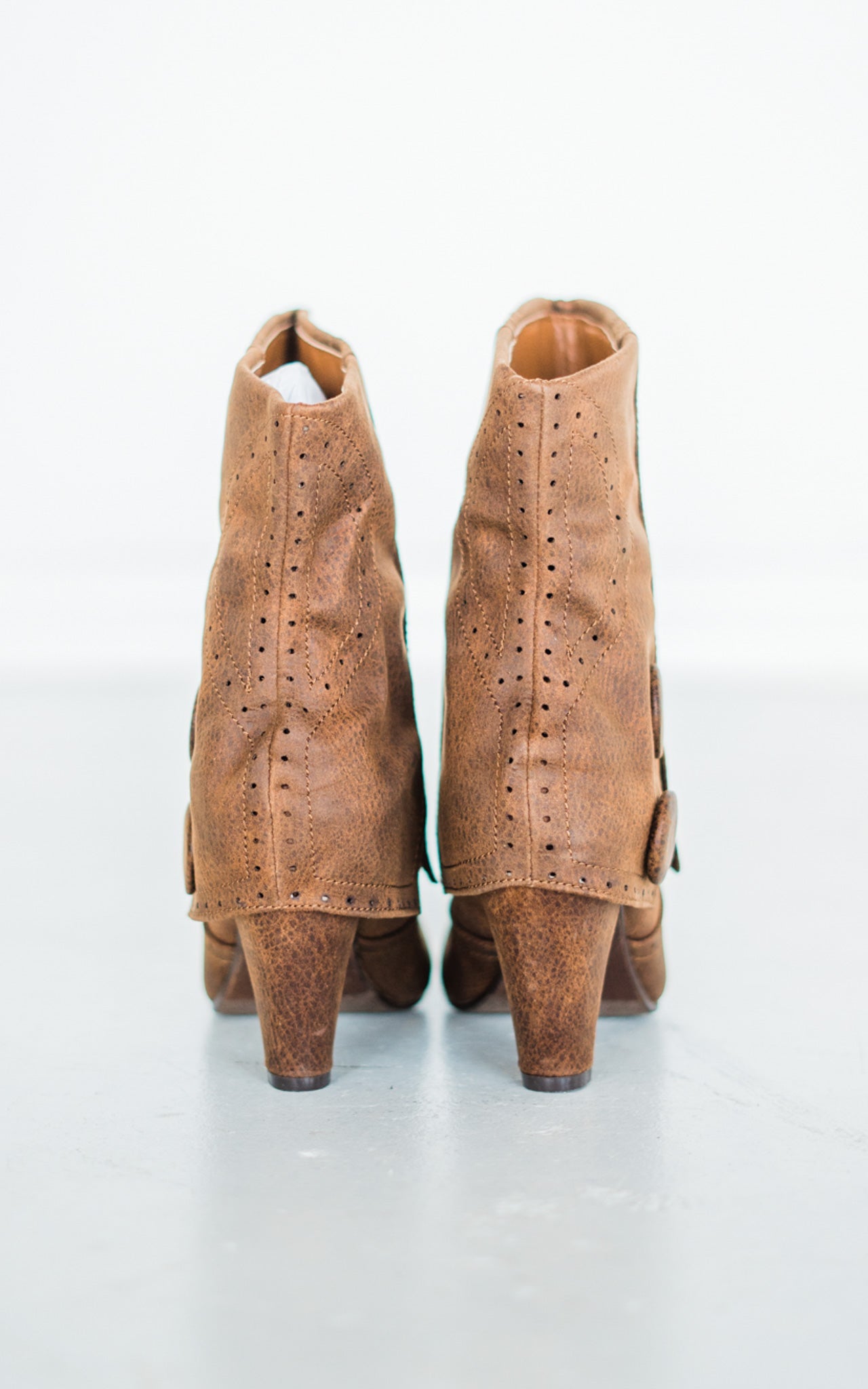 Not Rated Cowgirl Star Booties in Tan