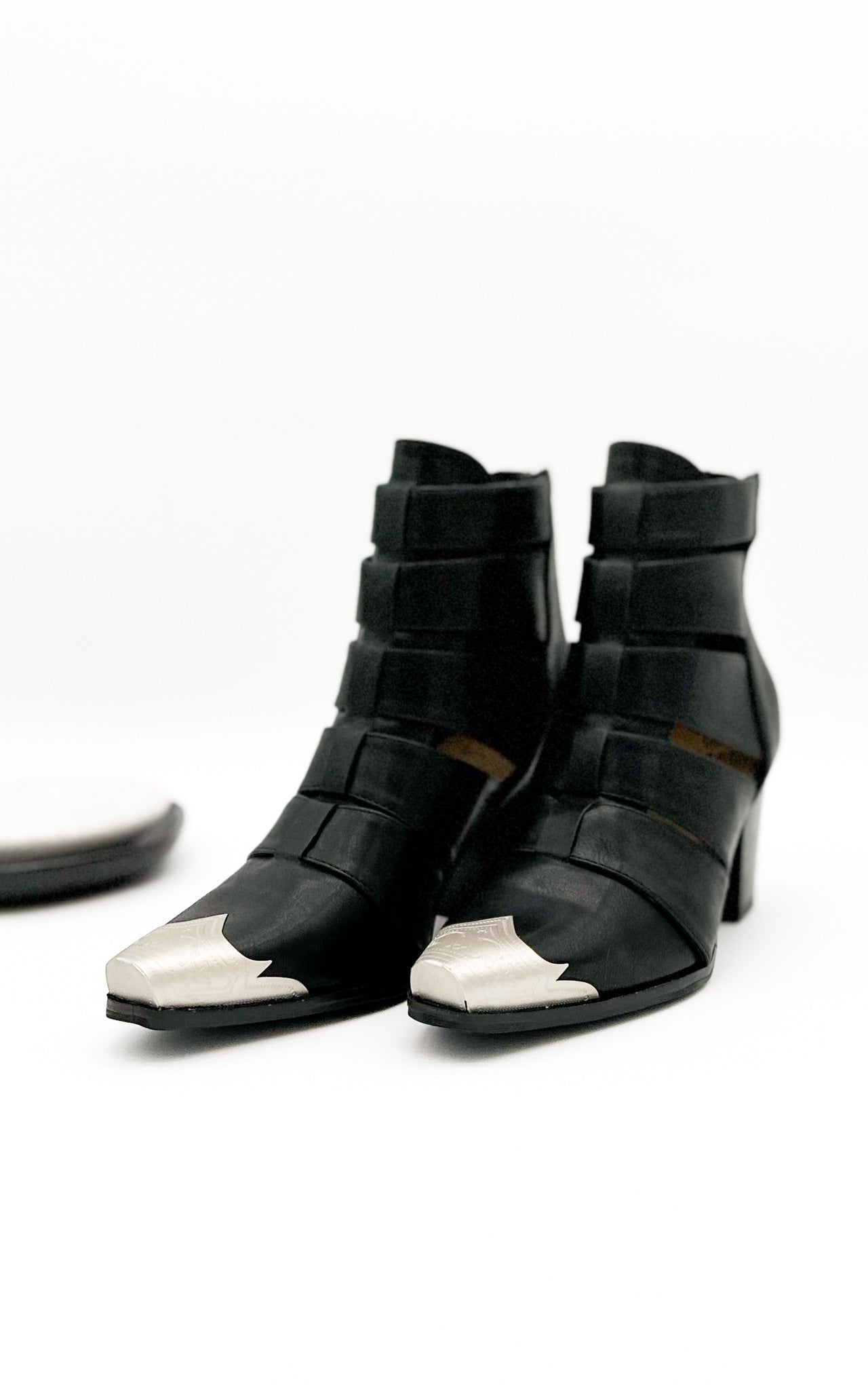 Beast Dakota Ankle Boots in Black