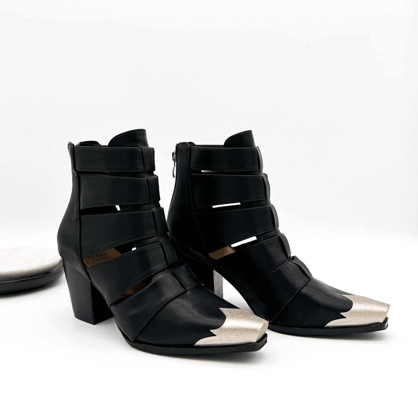 Beast Dakota Ankle Boots in Black