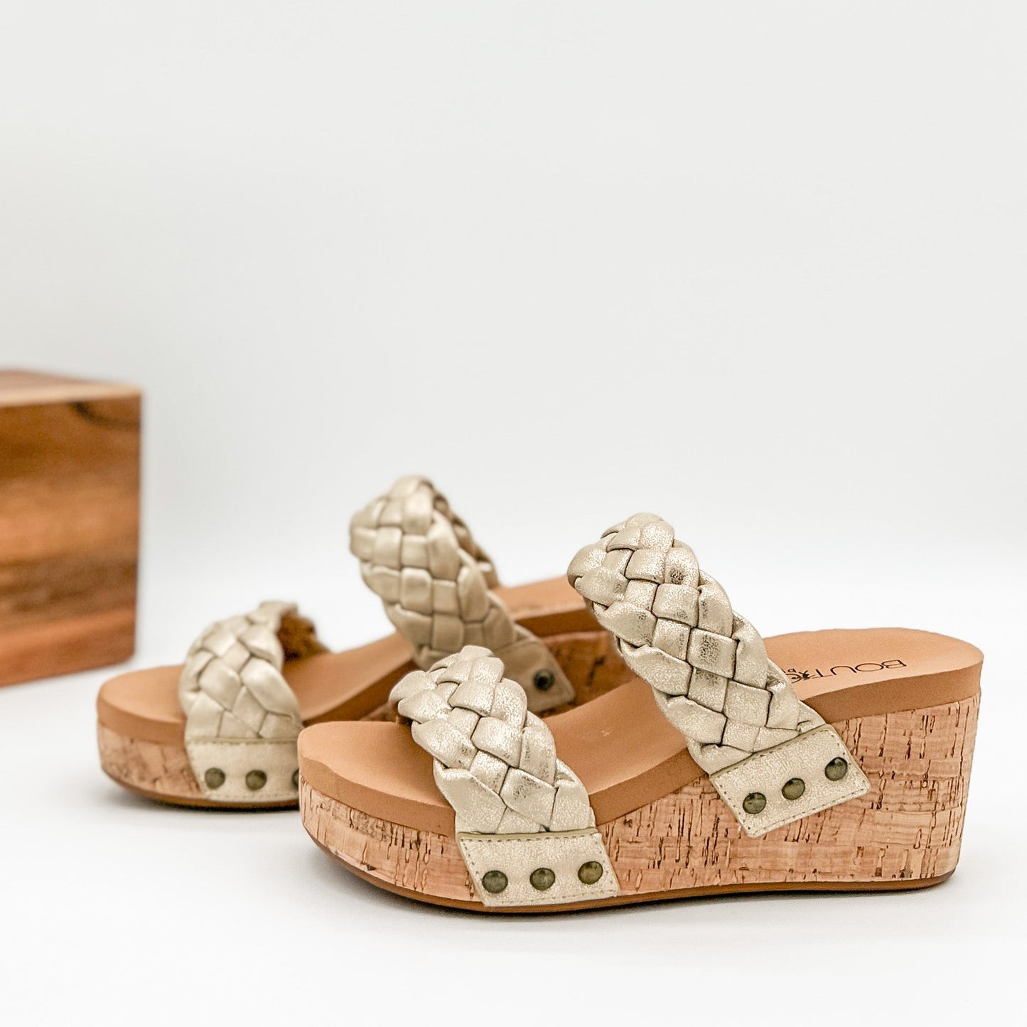 Corkys Delightful Wedge in Gold