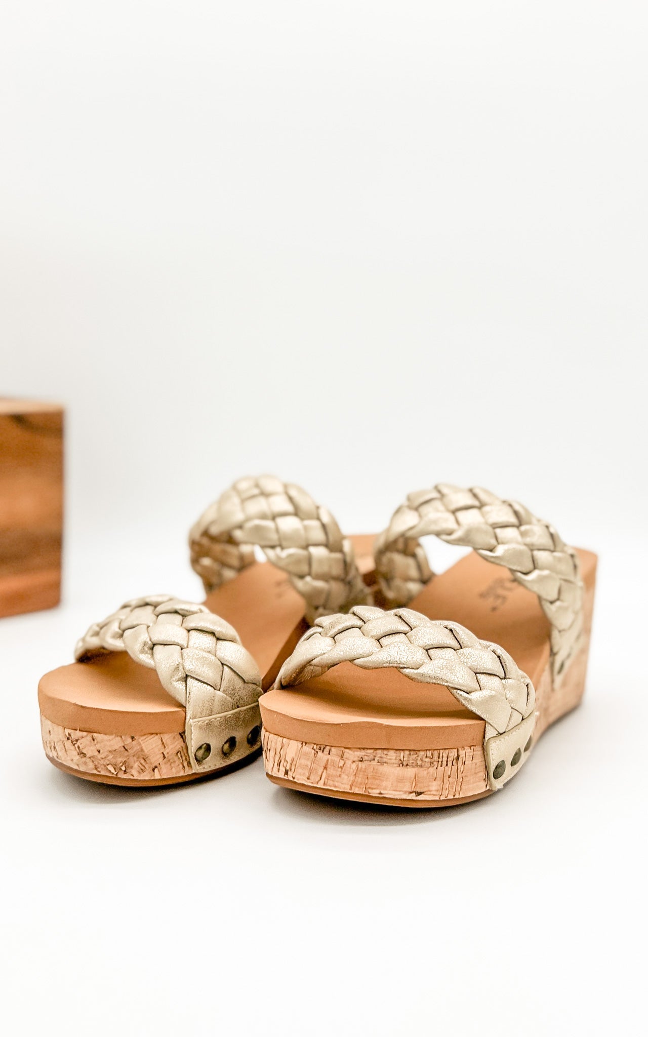 Corkys Delightful Wedge in Gold