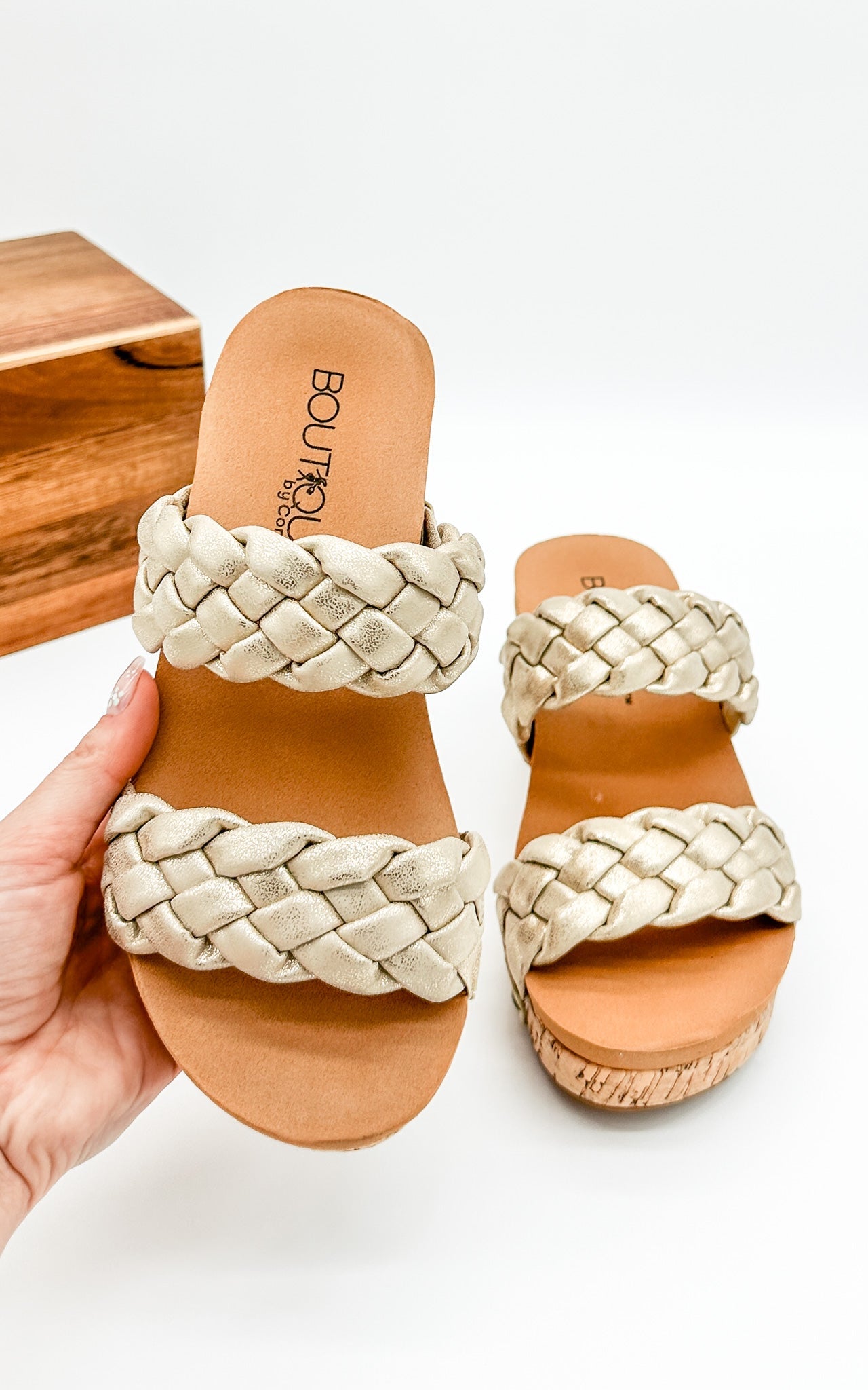 Corkys Delightful Wedge in Gold
