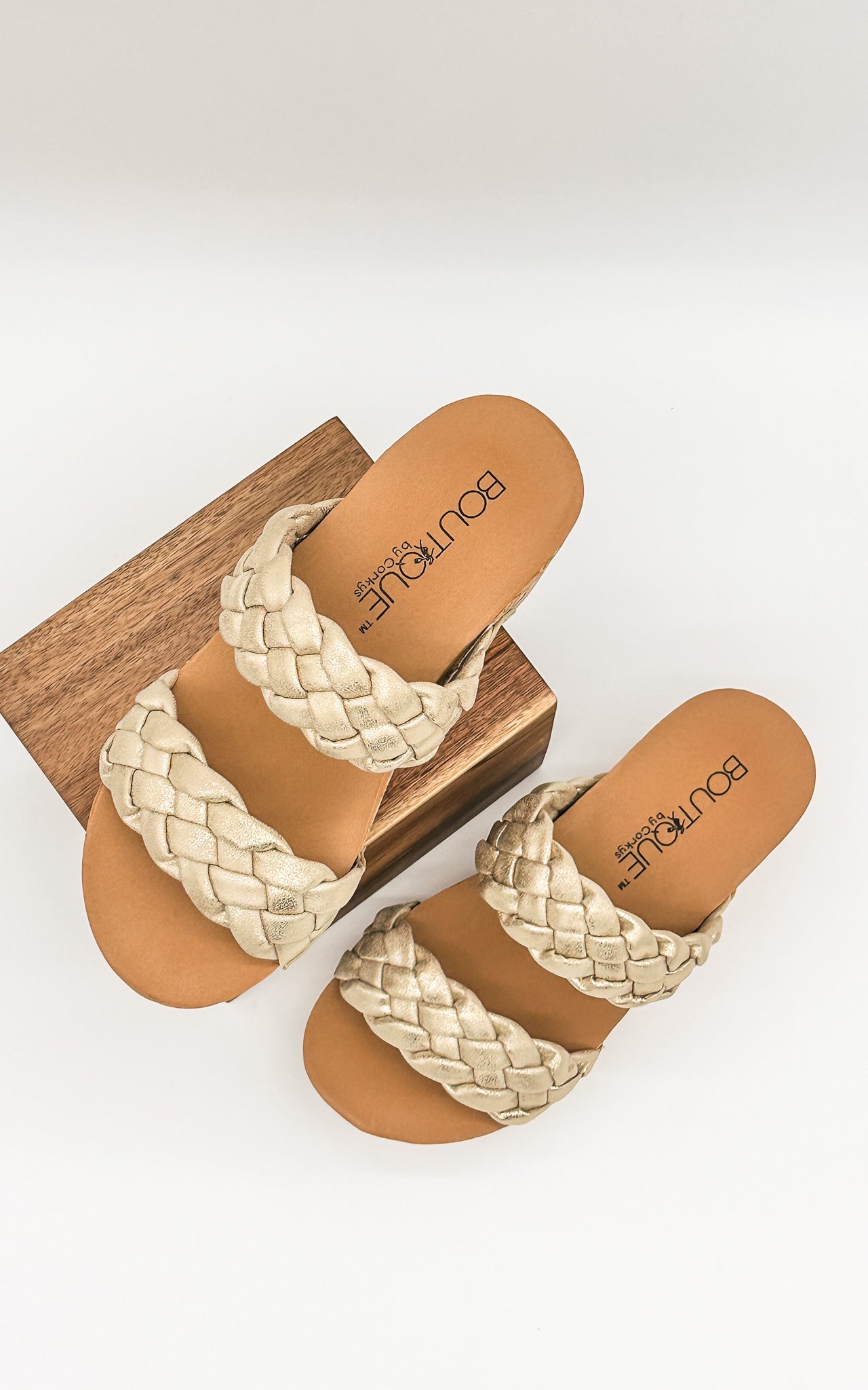 Corkys Delightful Wedge in Gold