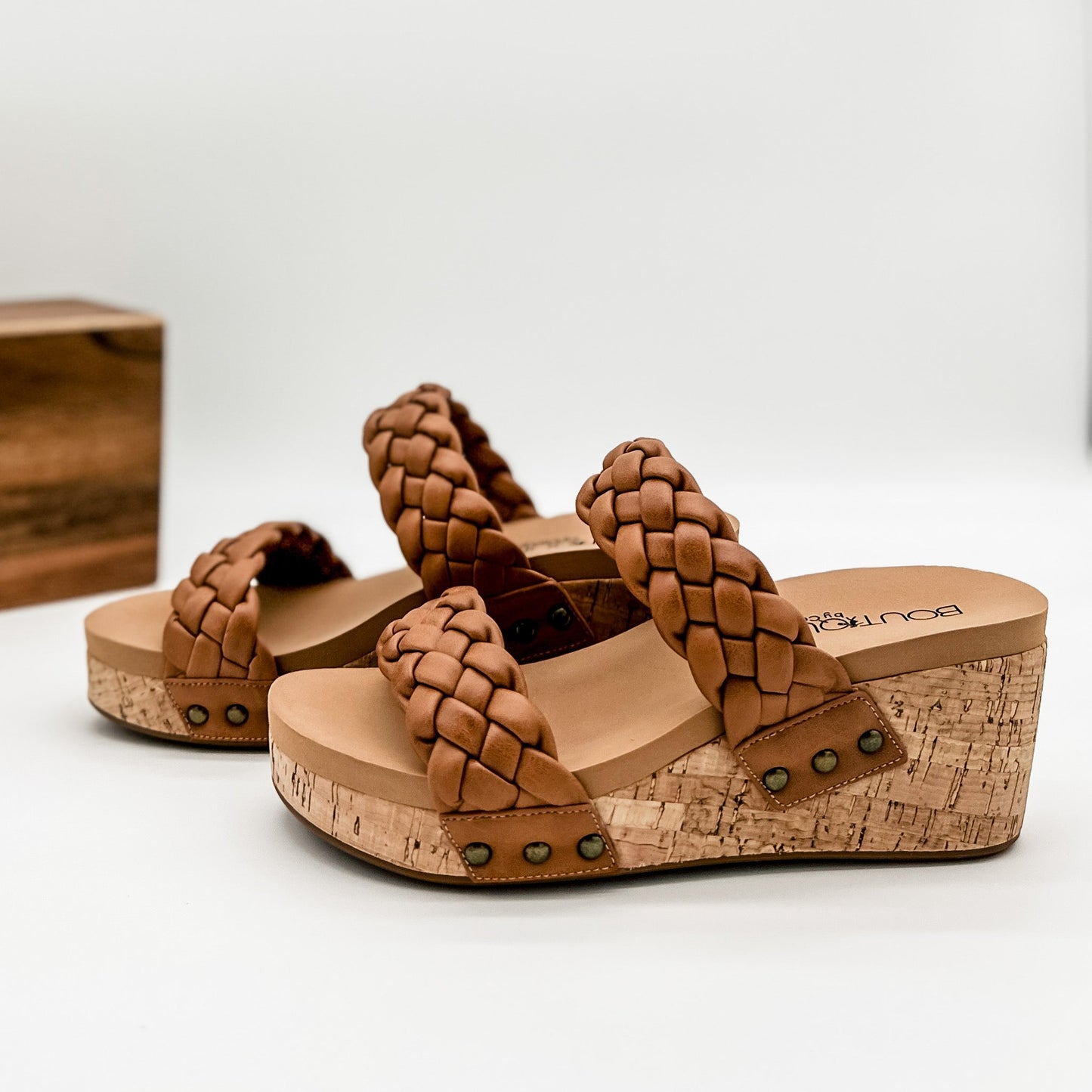 Corkys Delightful Wedge in Cognac