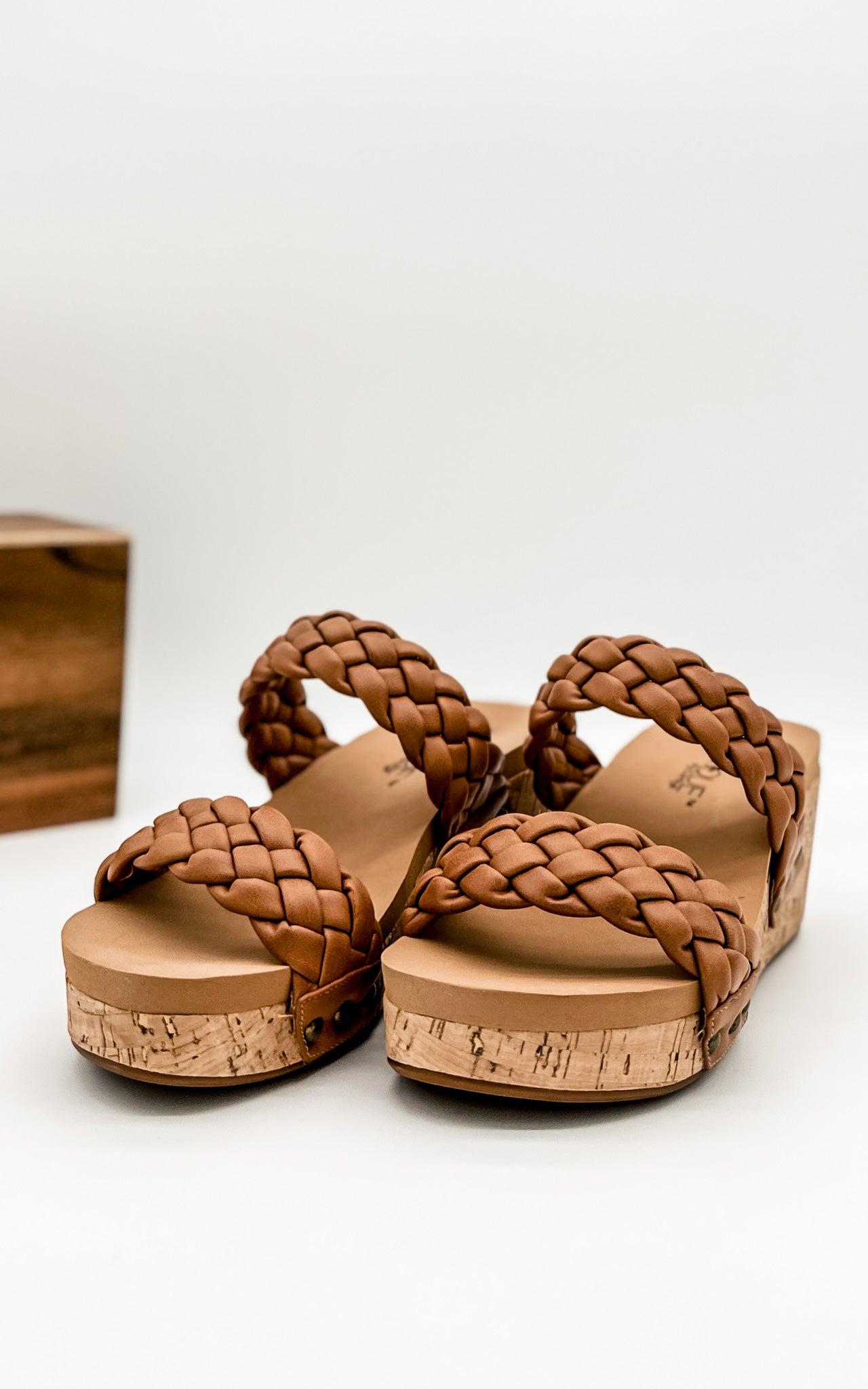 Corkys Delightful Wedge in Cognac