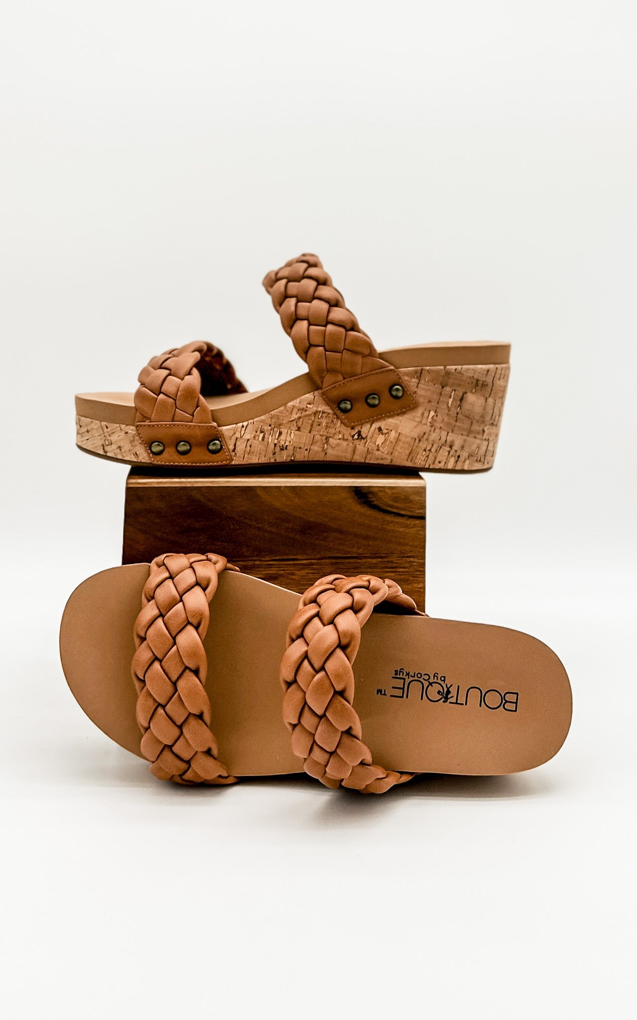 Corkys Delightful Wedge in Cognac