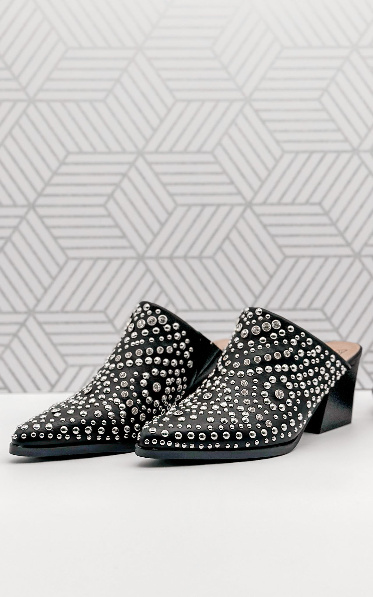 Beast Hazel Mule in Black