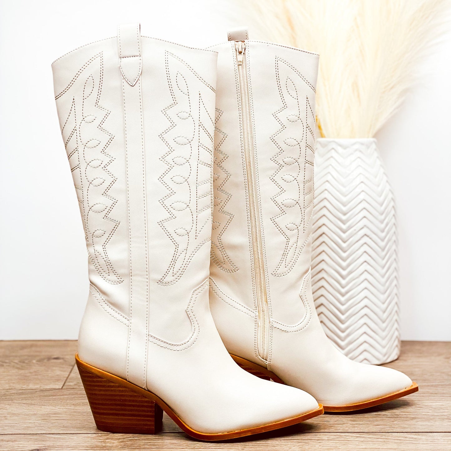 Corkys Howdy Boot in Winter White