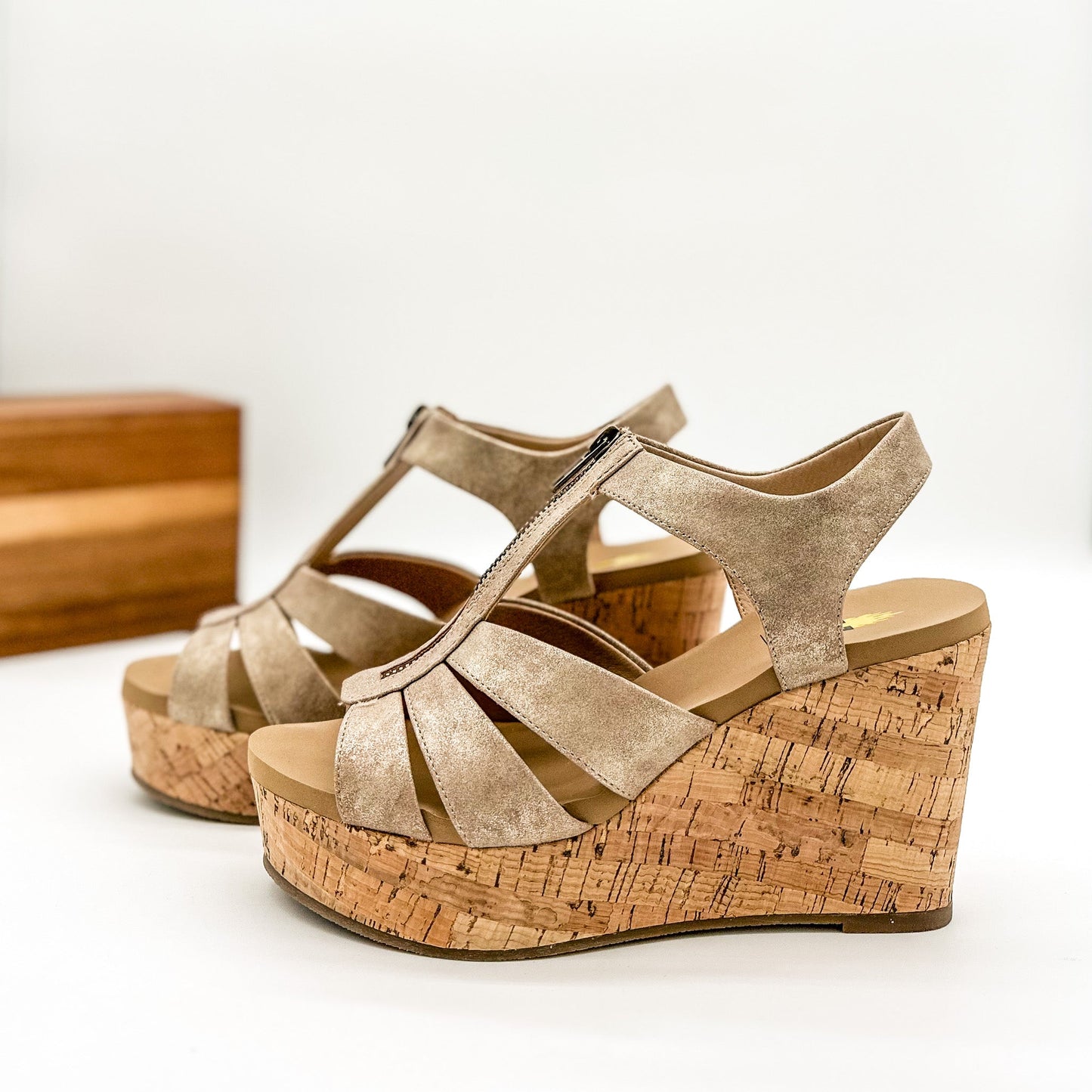 Very Volatile Laredo Wedge in Beige