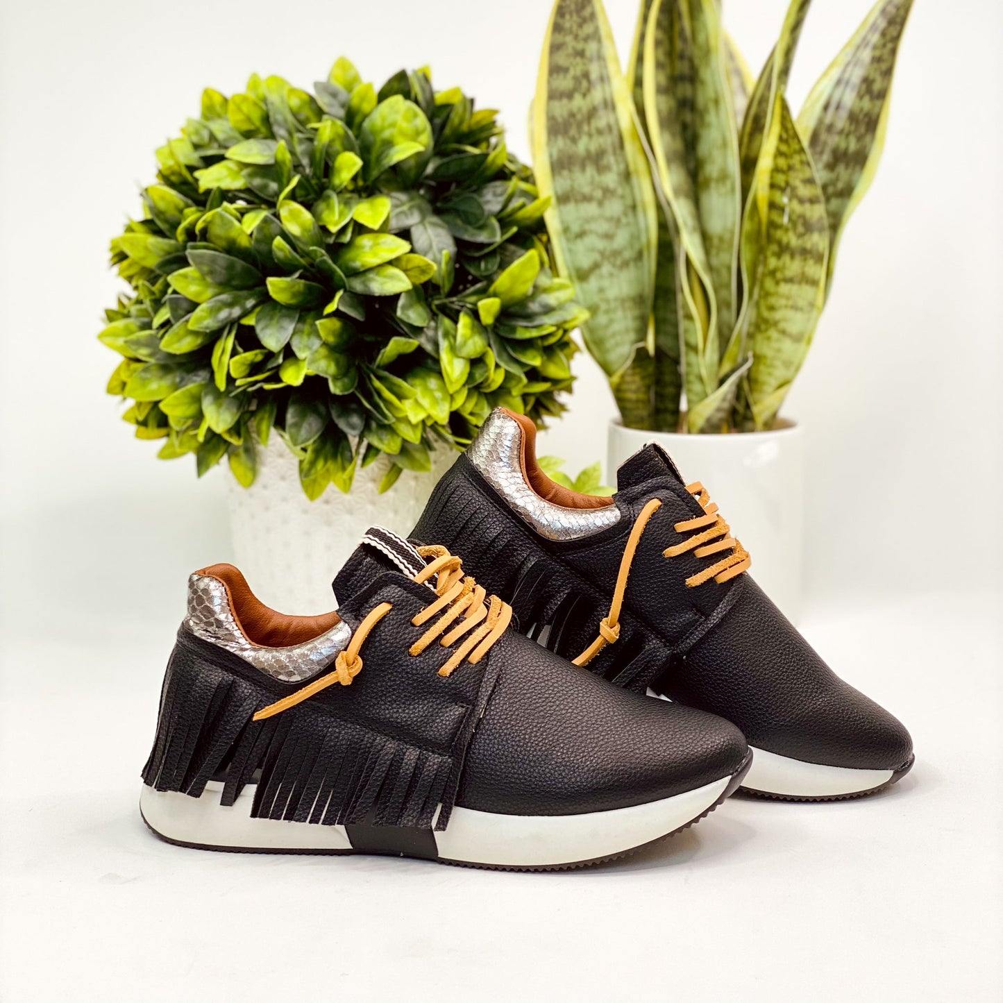 Shu Shop Pepa Sneakers in Black